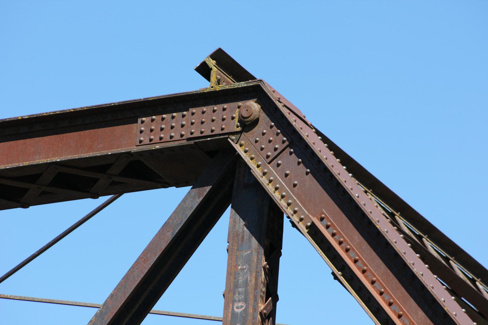 Upper angle connection